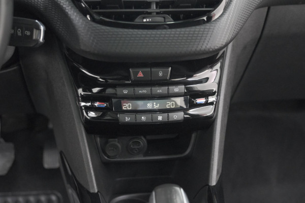 Peugeot 2008 1.2 PureTech Blue Lease Executive | All Season banden | Panoramadak | Navigatie | AppleCarplay