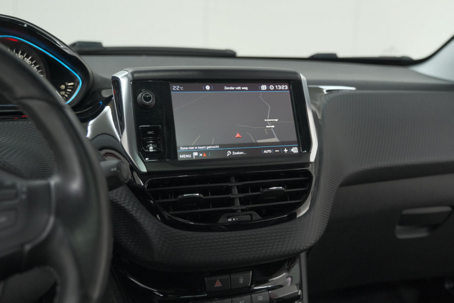 Peugeot 2008 1.2 PureTech Blue Lease Executive | All Season banden | Panoramadak | Navigatie | AppleCarplay