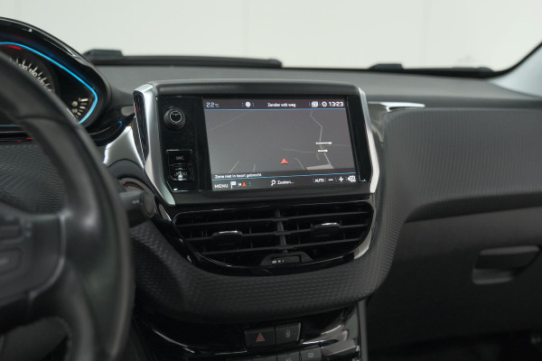 Peugeot 2008 1.2 PureTech Blue Lease Executive | All Season banden | Panoramadak | Navigatie | AppleCarplay