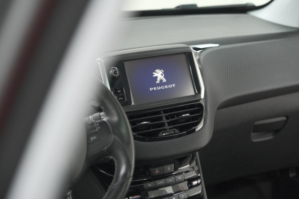 Peugeot 2008 1.2 PureTech Blue Lease Executive | All Season banden | Panoramadak | Navigatie | AppleCarplay