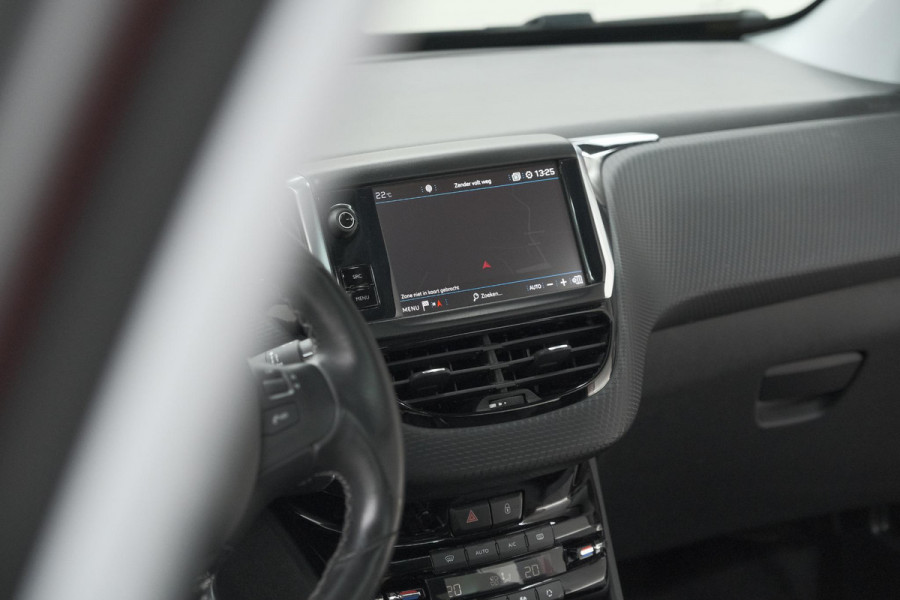 Peugeot 2008 1.2 PureTech Blue Lease Executive | All Season banden | Panoramadak | Navigatie | AppleCarplay