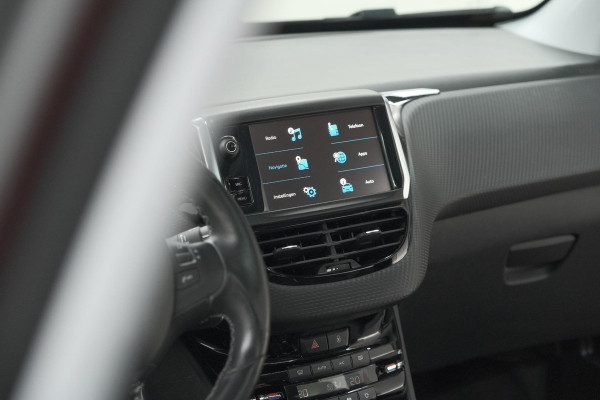 Peugeot 2008 1.2 PureTech Blue Lease Executive | All Season banden | Panoramadak | Navigatie | AppleCarplay