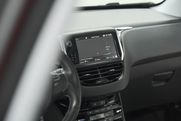 Peugeot 2008 1.2 PureTech Blue Lease Executive | All Season banden | Panoramadak | Navigatie | AppleCarplay