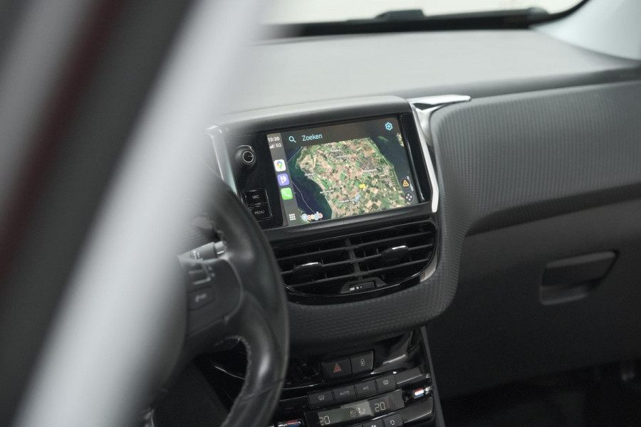Peugeot 2008 1.2 PureTech Blue Lease Executive | All Season banden | Panoramadak | Navigatie | AppleCarplay
