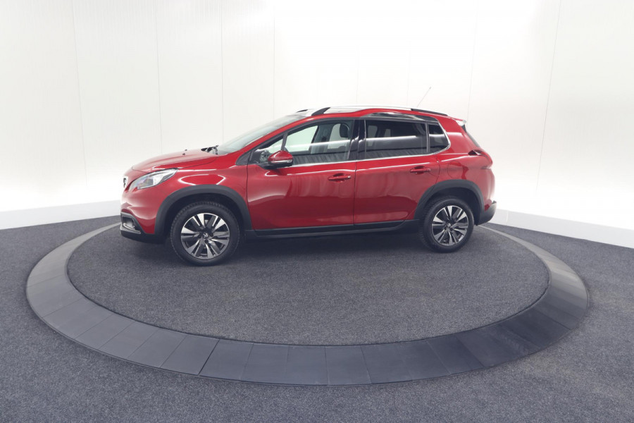 Peugeot 2008 1.2 PureTech Blue Lease Executive | All Season banden | Panoramadak | Navigatie | AppleCarplay