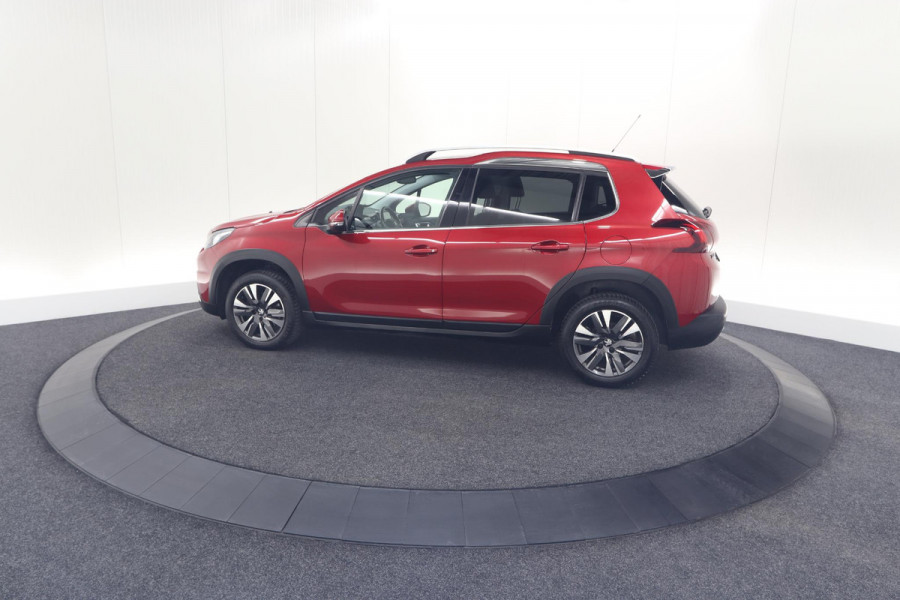 Peugeot 2008 1.2 PureTech Blue Lease Executive | All Season banden | Panoramadak | Navigatie | AppleCarplay