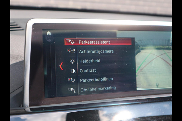 BMW X1 xDrive20i High Executive xLine Automaat Navigatiesysteem Plus / Panoramadak / Head-Up Display / Trekhaak / Leder / Sportstoelen / Achteruitrijcamera / Stoelverwarming / LED / 18 Inch / Lichtpakket