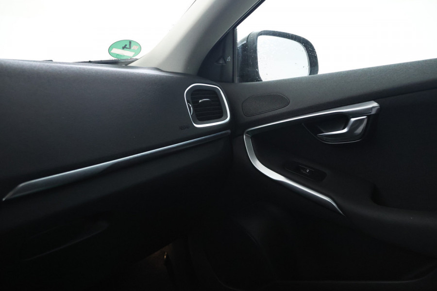 Volvo V40 2.0 D2 Nordic+ Nieuwstaat!