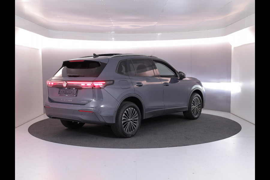 Volkswagen Tiguan 1.5 eHybrid Life Edition 204 PK PHEV | Trekhaak | Panorama dak | Stoel- en stuurverwarming | 18" LM velgen |