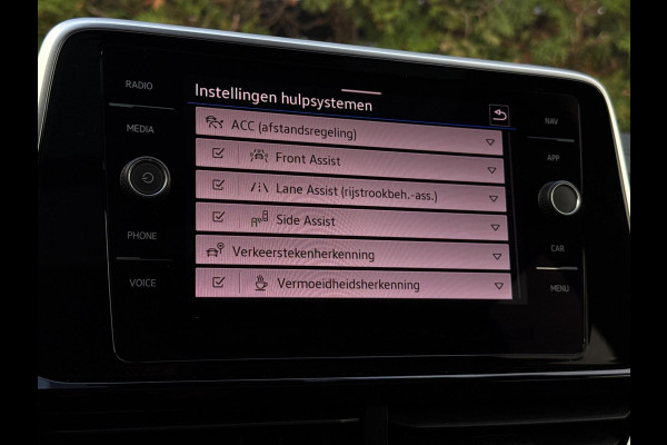 Volkswagen T-Roc 1.5 TSI 3x R-Line Panorama CarPlay