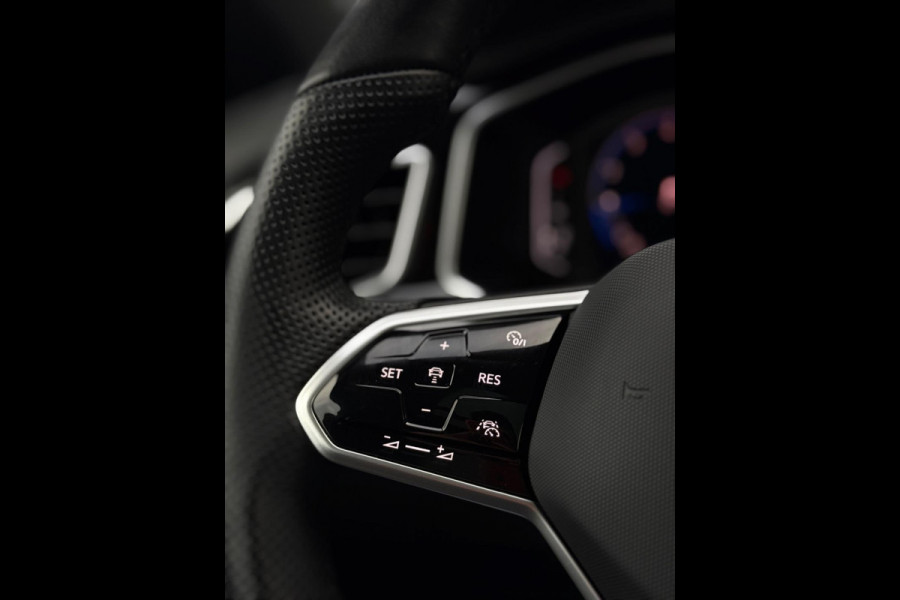 Volkswagen T-Roc 1.5 TSI 3x R-Line Panorama CarPlay