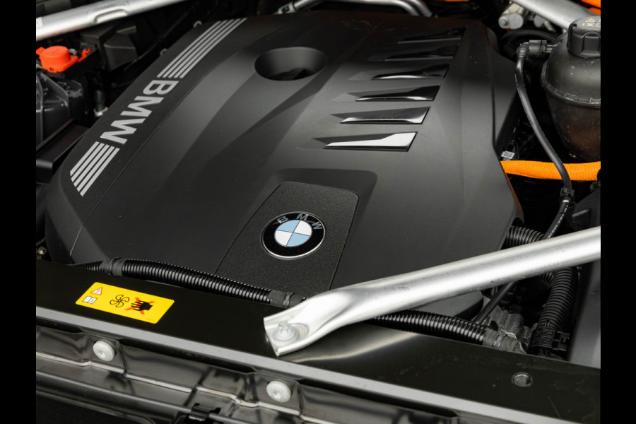 BMW X5 xDrive50e M-Sport Pro - Active Steering - Pano - Trekhaak - Driving Ass Prof - Harman Kardon