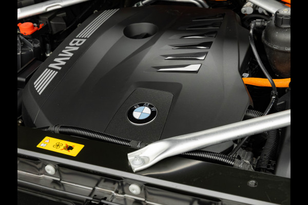 BMW X5 xDrive50e M-Sport Pro - Active Steering - Pano - Trekhaak - Driving Ass Prof - Harman Kardon