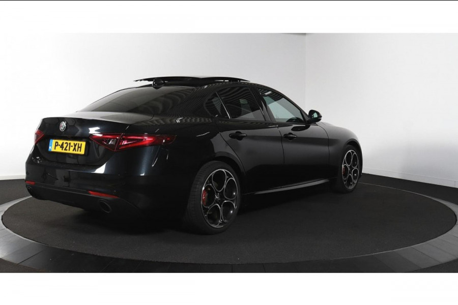 Alfa Romeo Giulia 2.0T Sprint - Automaat - Pano/Schuifdak - Leder - Navi - Afn. Trekhaak -Org.NL
