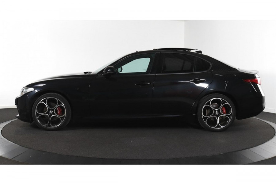 Alfa Romeo Giulia 2.0T Sprint - Automaat - Pano/Schuifdak - Leder - Navi - Afn. Trekhaak -Org.NL