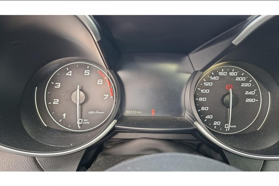 Alfa Romeo Giulia 2.0T Sprint - Automaat - Pano/Schuifdak - Leder - Navi - Afn. Trekhaak -Org.NL