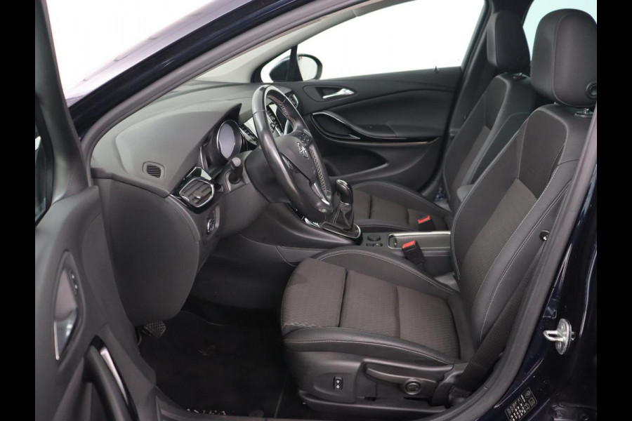 Opel Astra 1.6 Turbo Executive | 200pk | Schuifdak | Matrix LED | Carplay | Camera | Trekhaak | Park Assist | Keyless | Navigatie | Climate control | Dodehoek detectie | Cruise control