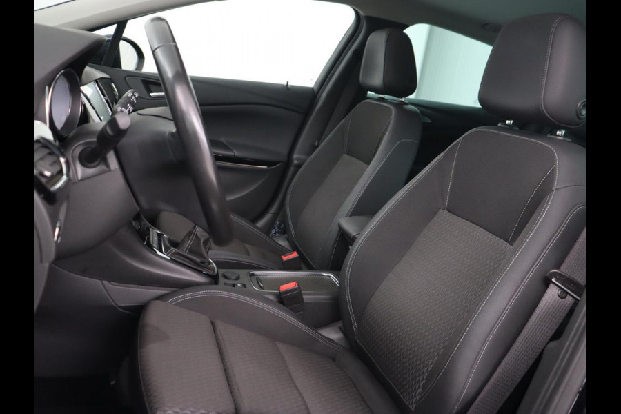 Opel Astra 1.6 Turbo Executive | 200pk | Schuifdak | Matrix LED | Carplay | Camera | Trekhaak | Park Assist | Keyless | Navigatie | Climate control | Dodehoek detectie | Cruise control