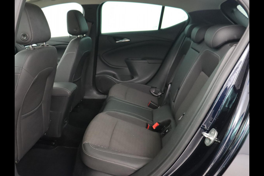 Opel Astra 1.6 Turbo Executive | 200pk | Schuifdak | Matrix LED | Carplay | Camera | Trekhaak | Park Assist | Keyless | Navigatie | Climate control | Dodehoek detectie | Cruise control