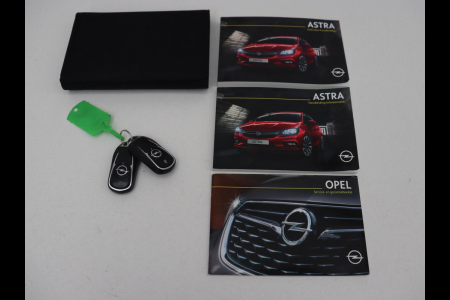 Opel Astra 1.6 Turbo Executive | 200pk | Schuifdak | Matrix LED | Carplay | Camera | Trekhaak | Park Assist | Keyless | Navigatie | Climate control | Dodehoek detectie | Cruise control