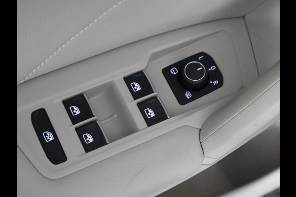 Volkswagen Tiguan 2.0 TSI 4Motion Highline Business R | 360° Camera | Trekhaak | Vol leer | Stoelverwarming | Schuif-/Kanteldak |