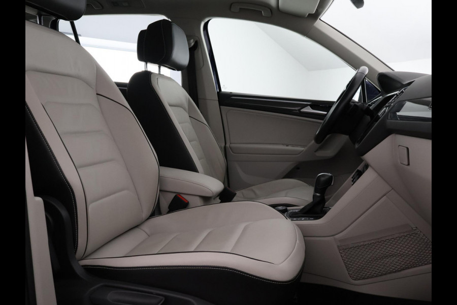 Volkswagen Tiguan 2.0 TSI 4Motion Highline Business R | 360° Camera | Trekhaak | Vol leer | Stoelverwarming | Schuif-/Kanteldak |