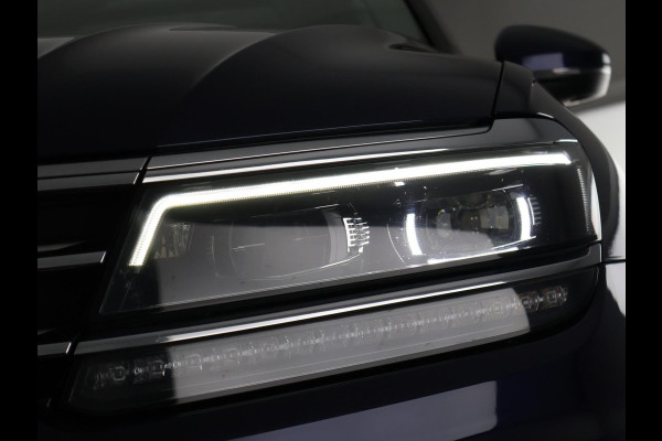 Volkswagen Tiguan 2.0 TSI 4Motion Highline Business R | 360° Camera | Trekhaak | Vol leer | Stoelverwarming | Schuif-/Kanteldak |