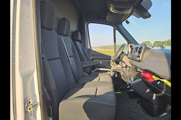Mercedes-Benz Sprinter 317 1.9 CDI L3 Bakwagen Laadklep Airco Camera Navi Mbux Euro6 170 PK!