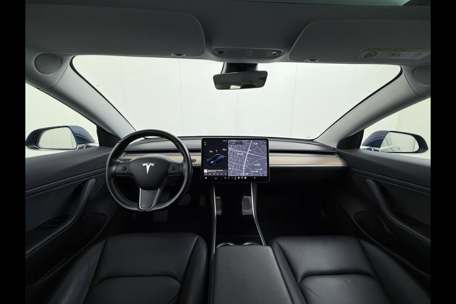 Tesla Model 3 RWD SR+ 325PK Lmv 18" AutoPilot FSD 2.5 Leder PanoDak Adaptive-Cruise Lmv Camera's Elektr.-Stuur+Stoelen+Spiegels+Geheugen+Easy- Navi LED Comfortstoelen ACC DAB Voorverwarmen interieur via App Keyless via Telefoonsleutel One-Pedal-Drive Origineel Nederlandse auto tot 11kw laden thuis! 1.584kg licht! Keurige auto!! 1000kg trekvermogen