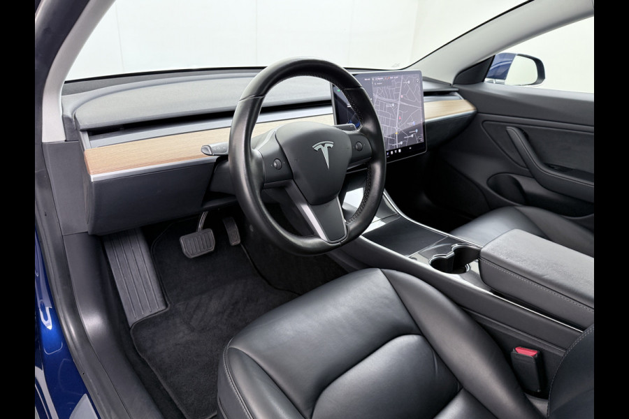Tesla Model 3 RWD SR+ 325PK Lmv 18" AutoPilot FSD 2.5 Leder PanoDak Adaptive-Cruise Lmv Camera's Elektr.-Stuur+Stoelen+Spiegels+Geheugen+Easy- Navi LED Comfortstoelen ACC DAB Voorverwarmen interieur via App Keyless via Telefoonsleutel One-Pedal-Drive Origineel Nederlandse auto tot 11kw laden thuis! 1.584kg licht! Keurige auto!! 1000kg trekvermogen