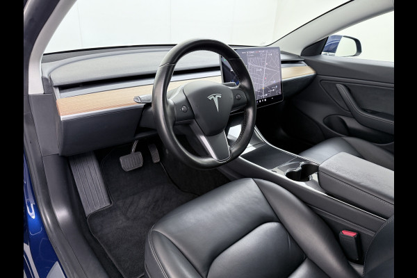 Tesla Model 3 RWD SR+ 325PK Lmv 18" AutoPilot FSD 2.5 Leder PanoDak Adaptive-Cruise Lmv Camera's Elektr.-Stuur+Stoelen+Spiegels+Geheugen+Easy- Navi LED Comfortstoelen ACC DAB Voorverwarmen interieur via App Keyless via Telefoonsleutel One-Pedal-Drive Origineel Nederlandse auto tot 11kw laden thuis! 1.584kg licht! Keurige auto!! 1000kg trekvermogen