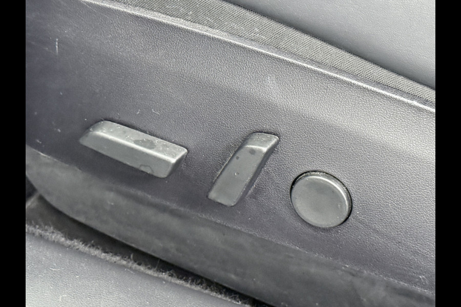 Tesla Model 3 RWD SR+ 325PK Lmv 18" AutoPilot FSD 2.5 Leder PanoDak Adaptive-Cruise Lmv Camera's Elektr.-Stuur+Stoelen+Spiegels+Geheugen+Easy- Navi LED Comfortstoelen ACC DAB Voorverwarmen interieur via App Keyless via Telefoonsleutel One-Pedal-Drive Origineel Nederlandse auto tot 11kw laden thuis! 1.584kg licht! Keurige auto!! 1000kg trekvermogen