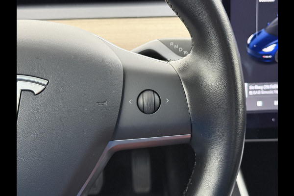 Tesla Model 3 RWD SR+ 325PK Lmv 18" AutoPilot FSD 2.5 Leder PanoDak Adaptive-Cruise Lmv Camera's Elektr.-Stuur+Stoelen+Spiegels+Geheugen+Easy- Navi LED Comfortstoelen ACC DAB Voorverwarmen interieur via App Keyless via Telefoonsleutel One-Pedal-Drive Origineel Nederlandse auto tot 11kw laden thuis! 1.584kg licht! Keurige auto!! 1000kg trekvermogen