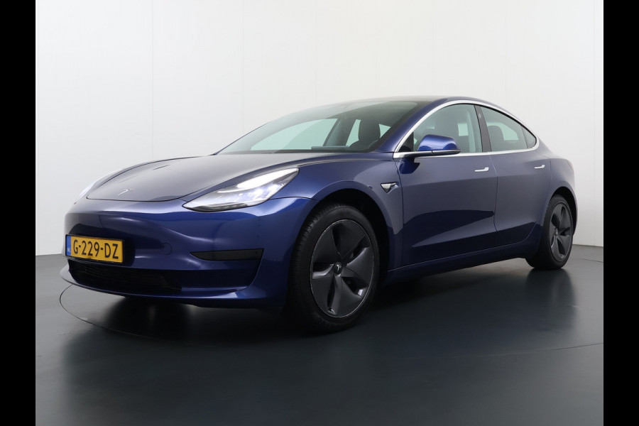 Tesla Model 3 RWD SR+ 325PK Lmv 18" AutoPilot FSD 2.5 Leder PanoDak Adaptive-Cruise Lmv Camera's Elektr.-Stuur+Stoelen+Spiegels+Geheugen+Easy- Navi LED Comfortstoelen ACC DAB Voorverwarmen interieur via App Keyless via Telefoonsleutel One-Pedal-Drive Origineel Nederlandse auto tot 11kw laden thuis! 1.584kg licht! Keurige auto!! 1000kg trekvermogen