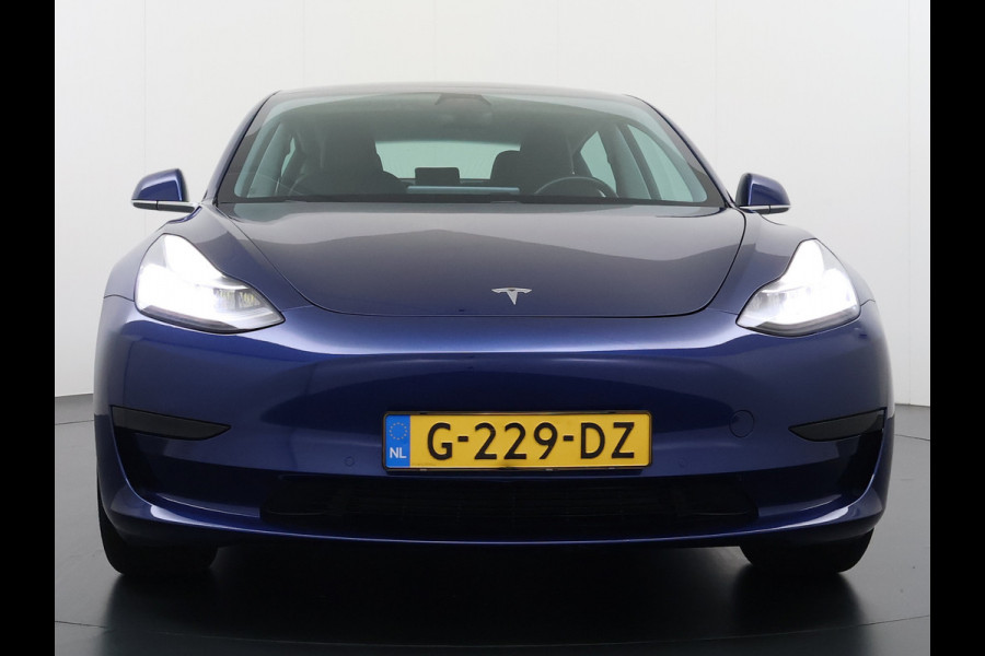 Tesla Model 3 RWD SR+ 325PK Lmv 18" AutoPilot FSD 2.5 Leder PanoDak Adaptive-Cruise Lmv Camera's Elektr.-Stuur+Stoelen+Spiegels+Geheugen+Easy- Navi LED Comfortstoelen ACC DAB Voorverwarmen interieur via App Keyless via Telefoonsleutel One-Pedal-Drive Origineel Nederlandse auto tot 11kw laden thuis! 1.584kg licht! Keurige auto!! 1000kg trekvermogen