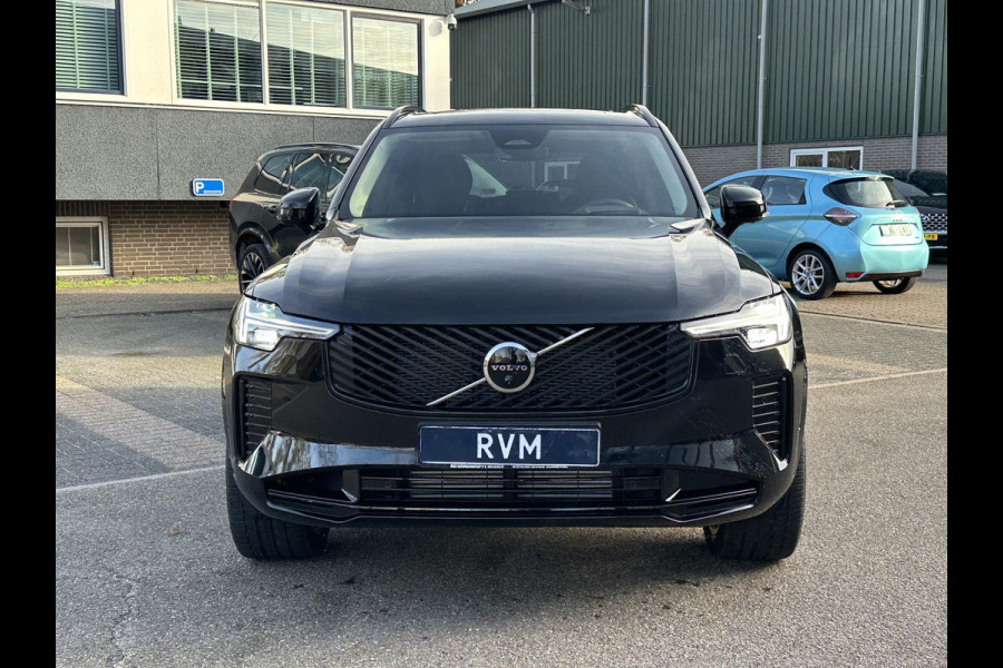 Volvo XC90 2.0 T8 Plug-in hybrid AWD Plus Dark 1000KM| VOL OPTIES!|FABRIEKSGARANTIE T/M 09-2027|  PANO| MEM. STOELEN| STOEL/ STUURVERW.| 360 CAMERA| DODE HOEK | ACHTERBANK VERWARMD|