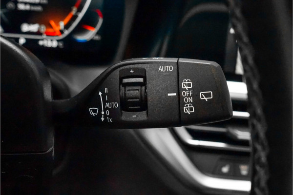 BMW 3 Serie Touring 330i M-Sport Pano Leder H/K Trekhaak 19"