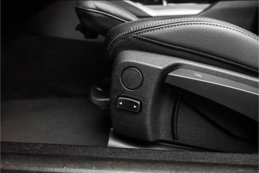 BMW 3 Serie Touring 330i M-Sport Pano Leder H/K Trekhaak 19"