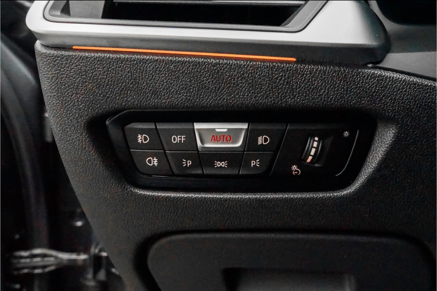 BMW 3 Serie Touring 330i M-Sport Pano Leder H/K Trekhaak 19"