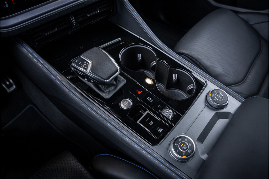 Volkswagen Touareg 3.0 TSi eHybrid 4MOTION R - Panorama | Stoelkoeling & Massage | Luchtvering