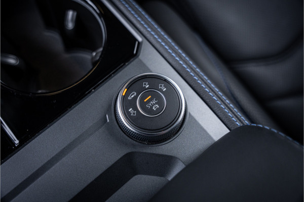 Volkswagen Touareg 3.0 TSi eHybrid 4MOTION R - Panorama | Stoelkoeling & Massage | Luchtvering