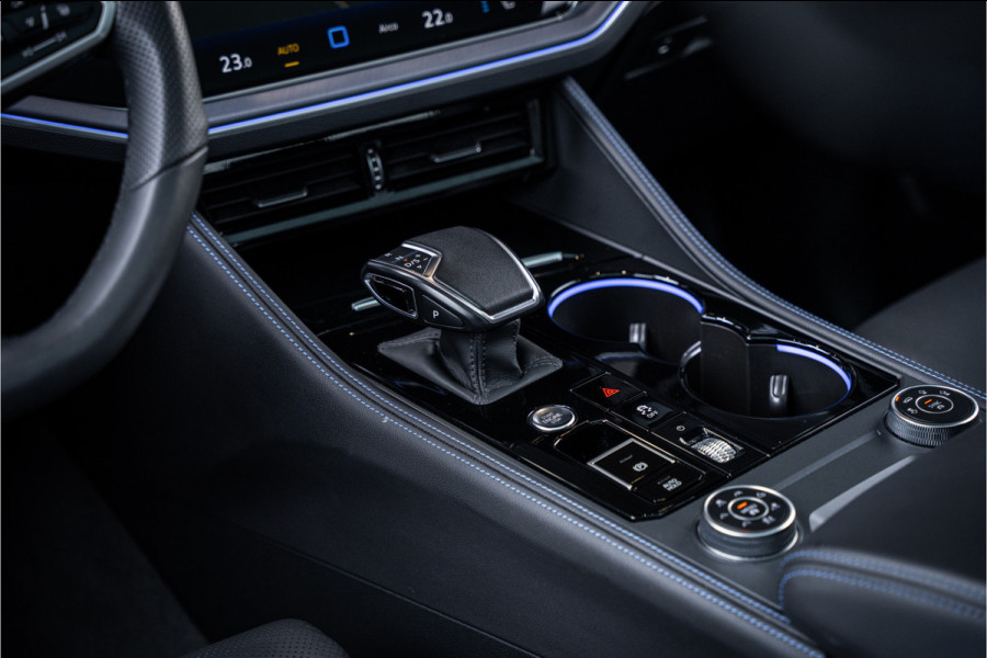 Volkswagen Touareg 3.0 TSi eHybrid 4MOTION R - Panorama | Stoelkoeling & Massage | Luchtvering