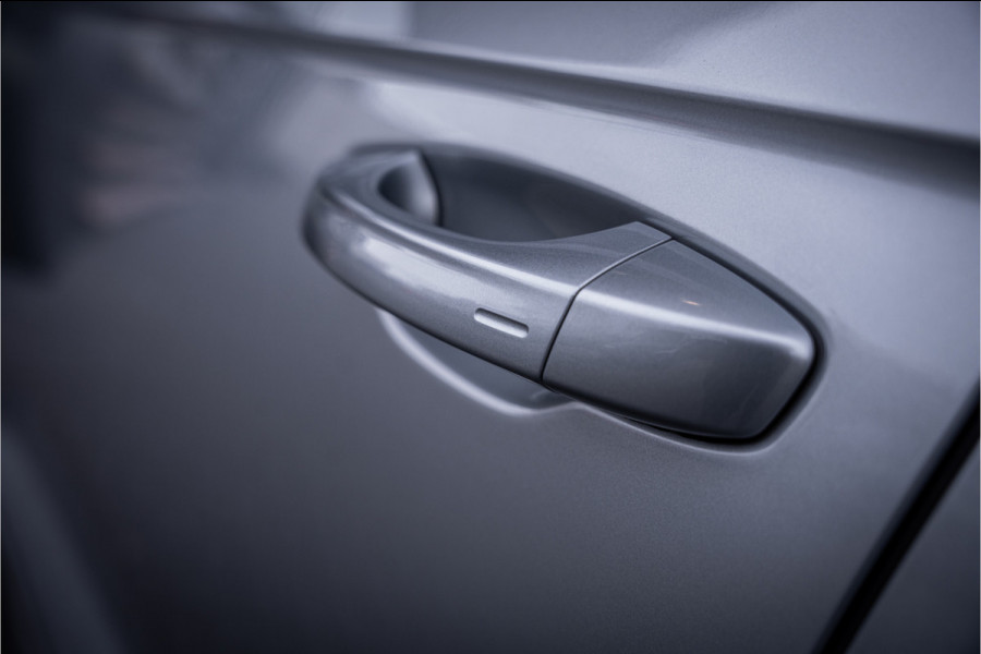 Volkswagen Touareg 3.0 TSi eHybrid 4MOTION R - Panorama | Stoelkoeling & Massage | Luchtvering