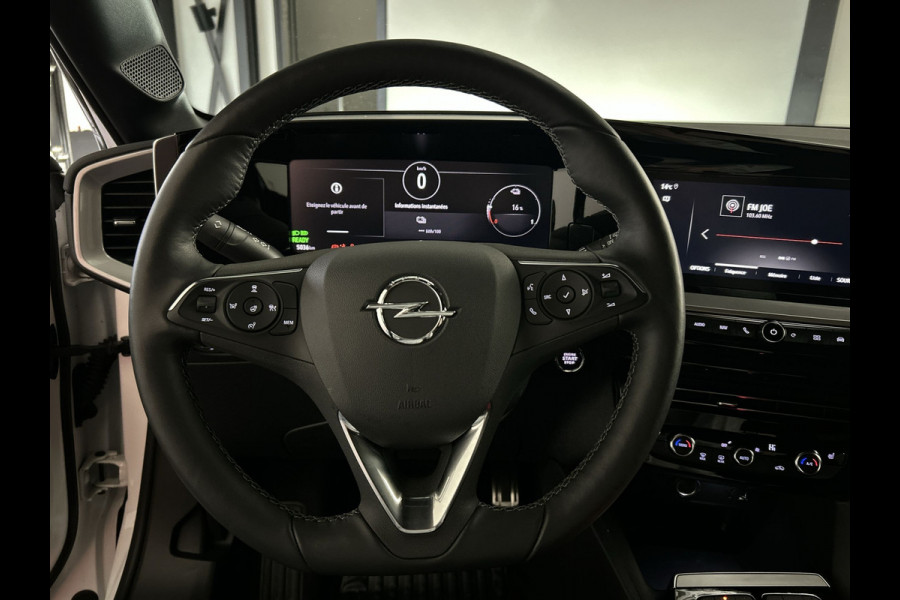 Opel Mokka Electric Ultimate 50 kWh Topstaat zeer sportieve Mokka! |   Multimedia | Navi Pro | Zwart dak en motorkap!