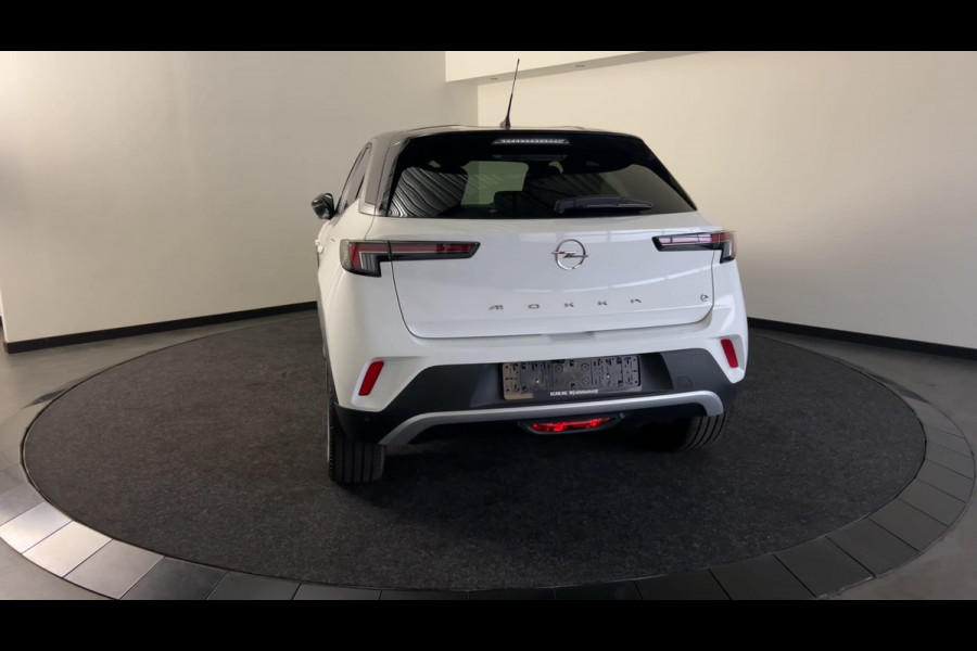 Opel Mokka Electric Ultimate 50 kWh Topstaat zeer sportieve Mokka! |   Multimedia | Navi Pro | Zwart dak en motorkap!