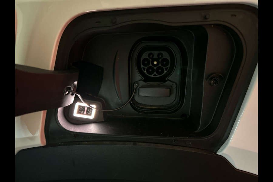 Opel Mokka Electric Ultimate 50 kWh Topstaat zeer sportieve Mokka! |   Multimedia | Navi Pro | Zwart dak en motorkap!