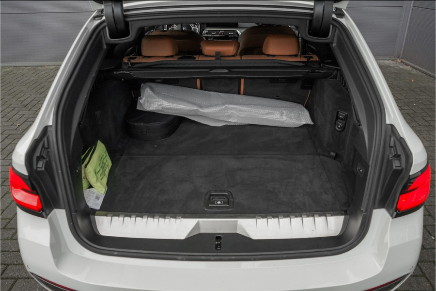 BMW 5 Serie Touring 530e Business Edition M-Sport Laser Trekhaak HUD