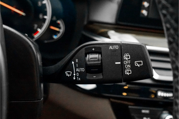 BMW 5 Serie Touring 530i High Ex M-Sport Pano HUD Camera Memory Seats