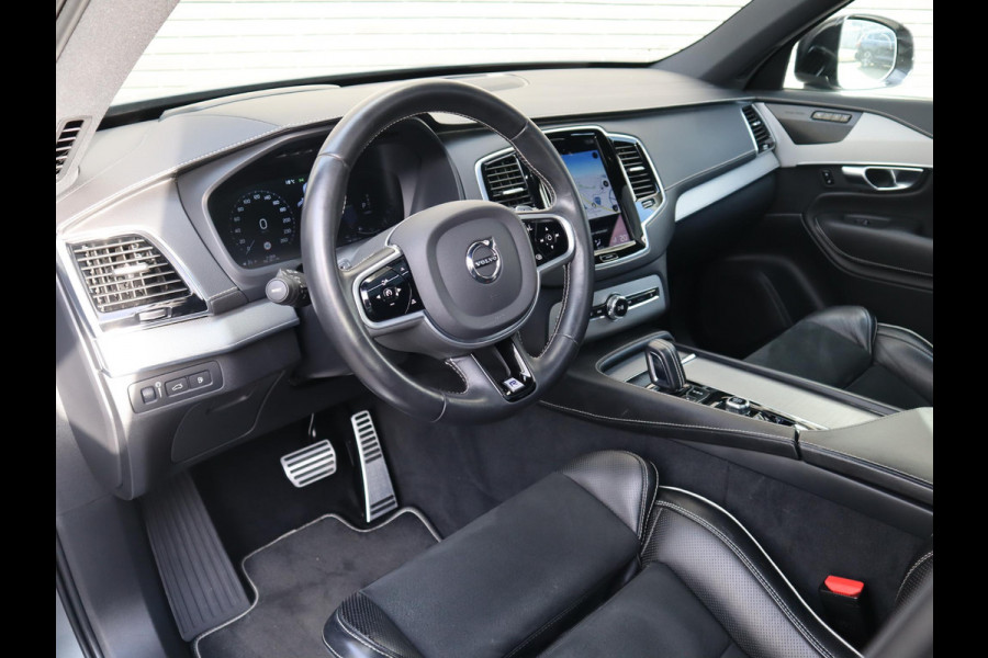 Volvo XC90 2.0 T8 Twin Engine AWD Inscription Automaat / 7 Persoons / Panoramadak / Harman Kardon / Comfortstoelen / Trekhaak / 20 Inch / Stoelverwarming / Achteruitrijcamera / LED / Elektrisch Verstelbare Stoelen
