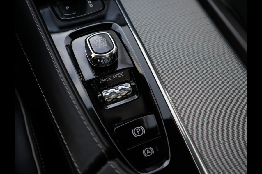 Volvo XC90 2.0 T8 Twin Engine AWD Inscription Automaat / 7 Persoons / Panoramadak / Harman Kardon / Comfortstoelen / Trekhaak / 20 Inch / Stoelverwarming / Achteruitrijcamera / LED / Elektrisch Verstelbare Stoelen